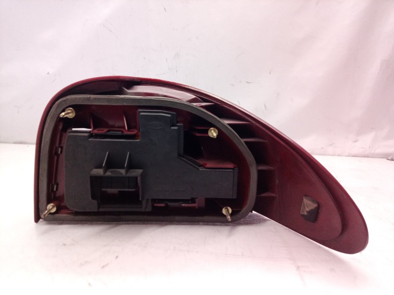 Recambio de piloto trasero izquierdo para ford mondeo berlina/familiar (fd) clx berlina referencia OEM IAM 1666617  