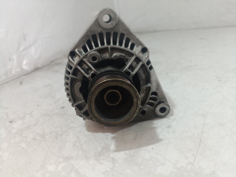 Recambio de alternador para volkswagen polo (9n1) conceptline referencia OEM IAM 03D903025E 03D903025E 03D903025