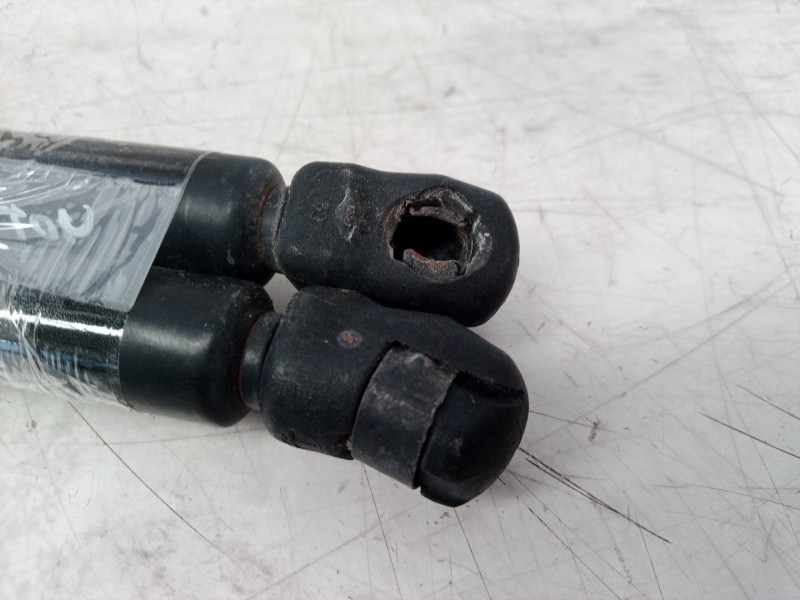 Recambio de amortiguadores maletero / porton para volkswagen polo (9n1) conceptline referencia OEM IAM 6Q6827550C 6Q6827550C 6Q6