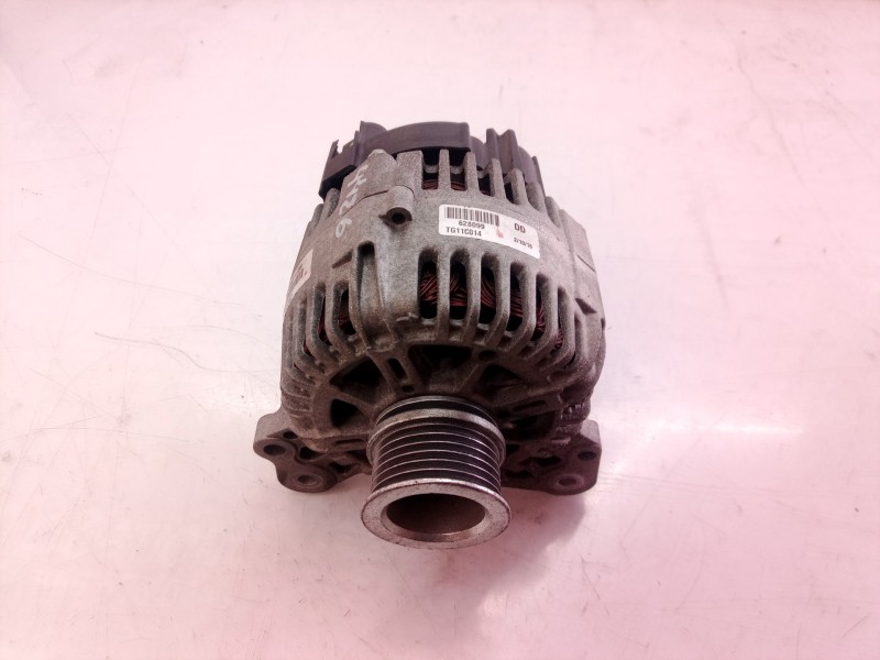 Recambio de alternador para volkswagen polo (9n1) highline referencia OEM IAM TG11C014 TG11C014 TG11C014