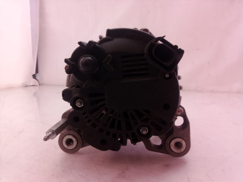 Recambio de alternador para volkswagen polo (9n1) highline referencia OEM IAM TG11C014 TG11C014 TG11C014