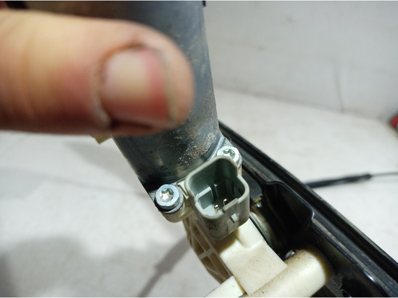 Recambio de elevalunas delantero izquierdo para peugeot 206 cc referencia OEM IAM 105770101 105770101 105770101