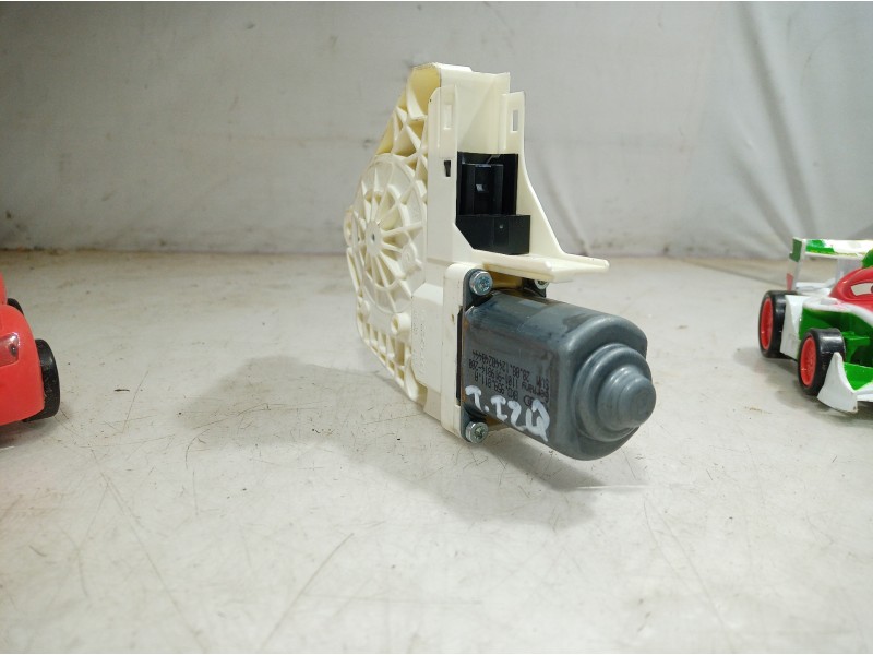 Recambio de motor elevalunas trasero izquierdo para skoda suberb (3t4) exclusive 4x4 referencia OEM IAM 8K0959811A 8K0959811A 8K