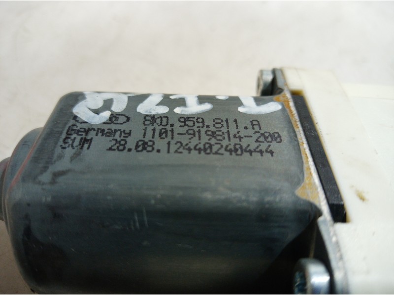 Recambio de motor elevalunas trasero izquierdo para skoda suberb (3t4) exclusive 4x4 referencia OEM IAM 8K0959811A 8K0959811A 8K