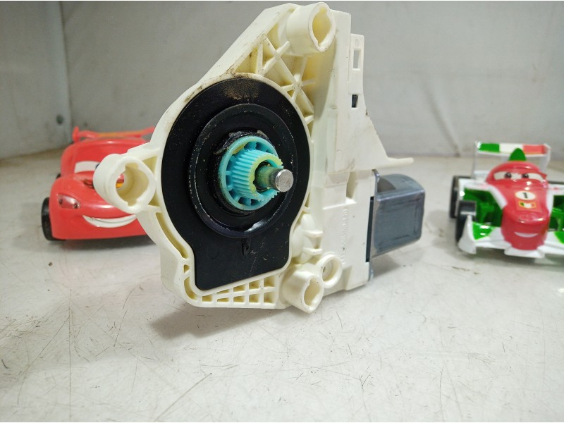 Recambio de motor elevalunas trasero derecho para skoda suberb (3t4) exclusive 4x4 referencia OEM IAM 8K0959812A 8K0959812A 8K09