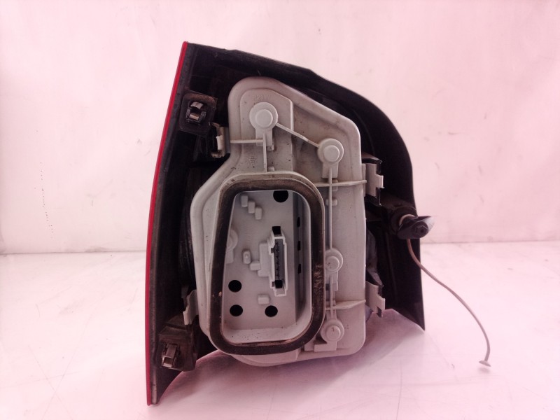 Recambio de piloto trasero derecho para volkswagen polo (9n1) highline referencia OEM IAM   