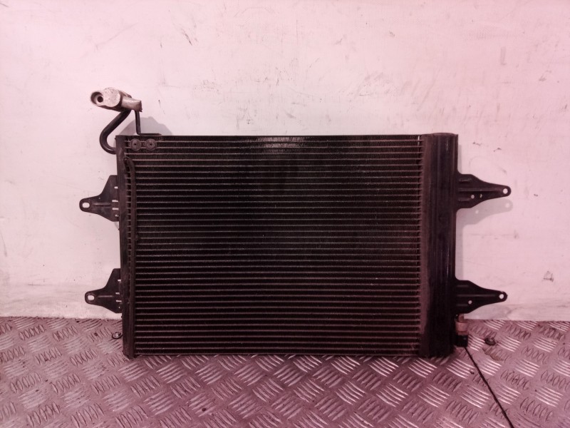 Recambio de condensador / radiador aire acondicionado para volkswagen polo (9n1) trendline referencia OEM IAM 6Q0820411 6Q082041