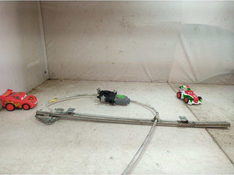 Recambio de elevalunas delantero izquierdo para renault master referencia OEM IAM 400739 400739 400739