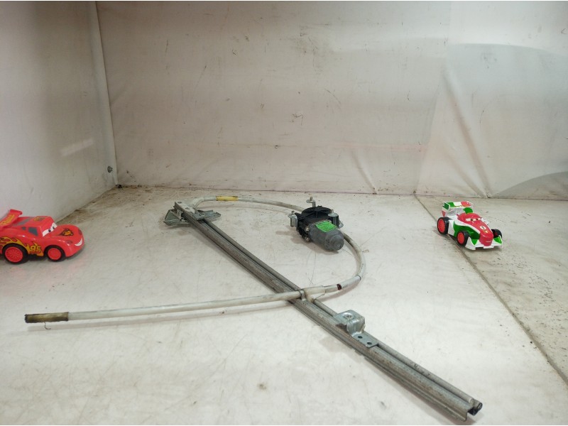 Recambio de elevalunas delantero izquierdo para renault master referencia OEM IAM 400739 400739 400739