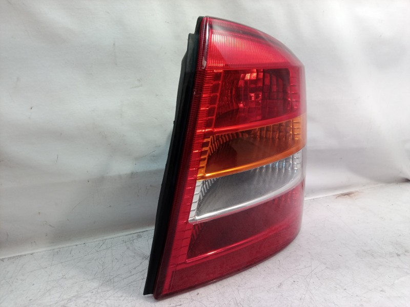 Recambio de piloto trasero derecho para opel astra g berlina comfort referencia OEM IAM 09117441 09117441 09117441