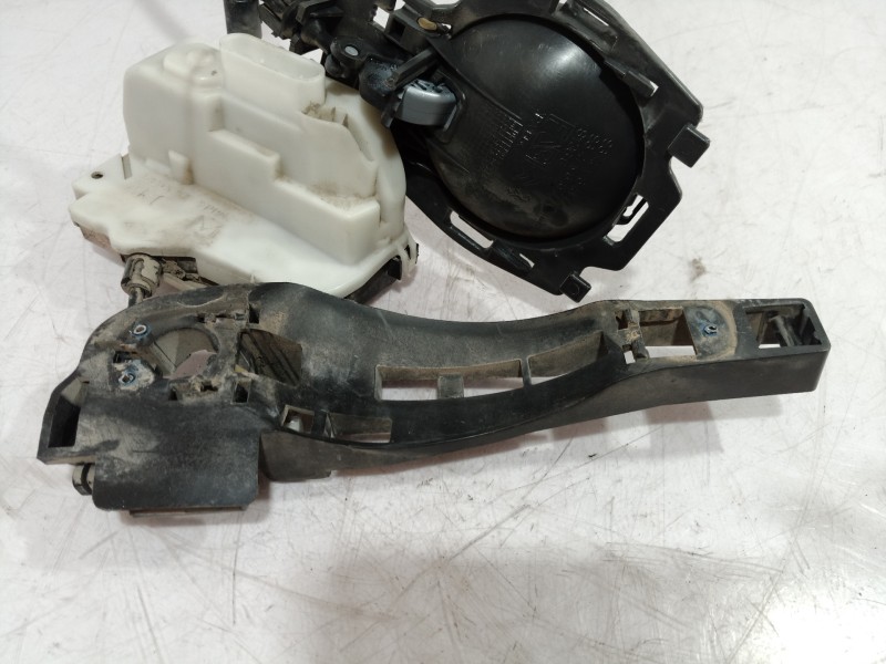 Recambio de cerradura puerta delantera derecha para citroën c3 1,6 16v exclusive referencia OEM IAM 9647164577 9647164577 964716