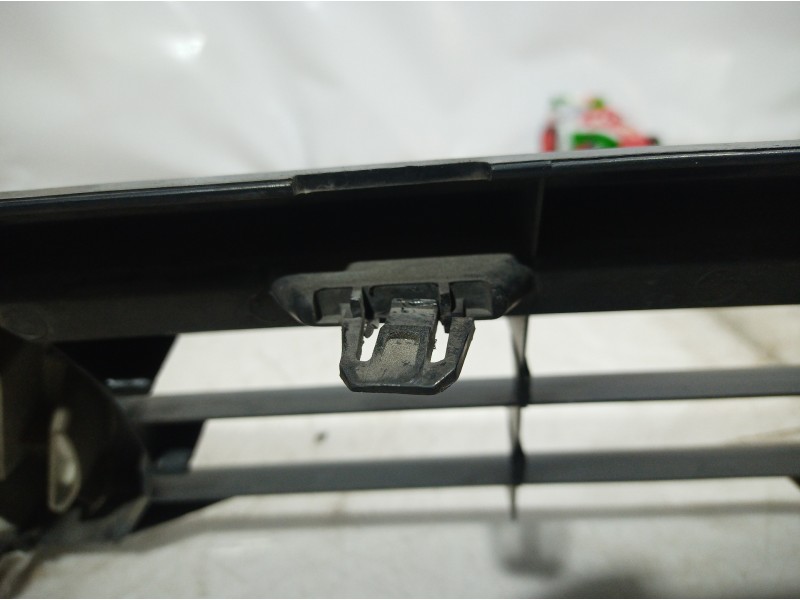 Recambio de rejilla delantera para volkswagen polo berlina (6n1) air referencia OEM IAM WZ1NP3 WZ1NP3 WZ1NP3