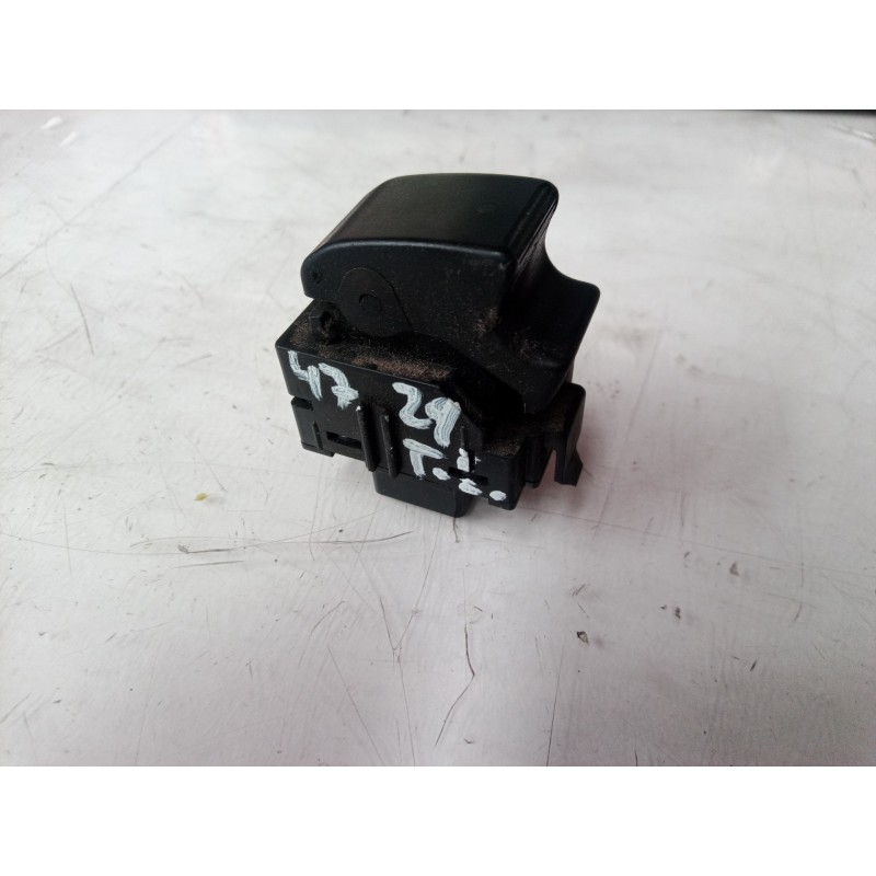 Recambio de mando elevalunas delantero derecho para toyota corolla (e12) 1.4 d-4d luna compact referencia OEM IAM 84810 84810 84