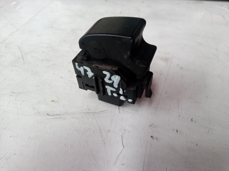 Recambio de mando elevalunas delantero derecho para toyota corolla (e12) 1.4 d-4d luna compact referencia OEM IAM 84810 84810 84