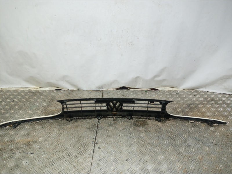 Recambio de rejilla delantera para volkswagen golf iii berlina (1h1) 1.4 referencia OEM IAM   