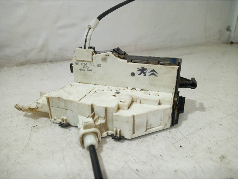 Recambio de cerradura puerta delantera derecha para peugeot 407 sport referencia OEM IAM 45387095 45387095 45387095