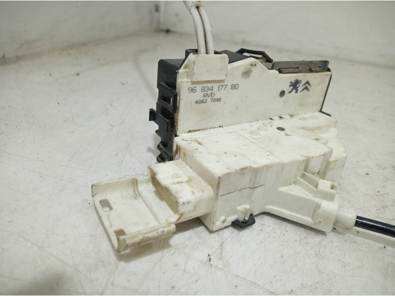 Recambio de cerradura puerta delantera derecha para peugeot 407 sport referencia OEM IAM 45387095 45387095 45387095