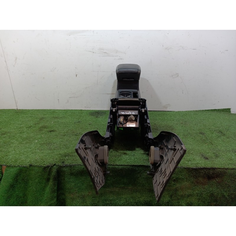 Recambio de consola central tras. para mahindra xuv 500 xuv 500 fwd w6 referencia OEM IAM 303001224 0112BAW00620K 304103302