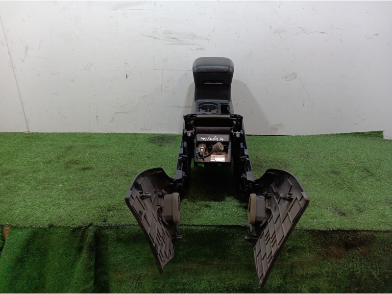 Recambio de consola central tras. para mahindra xuv 500 xuv 500 fwd w6 referencia OEM IAM 303001224 0112BAW00620K 304103302