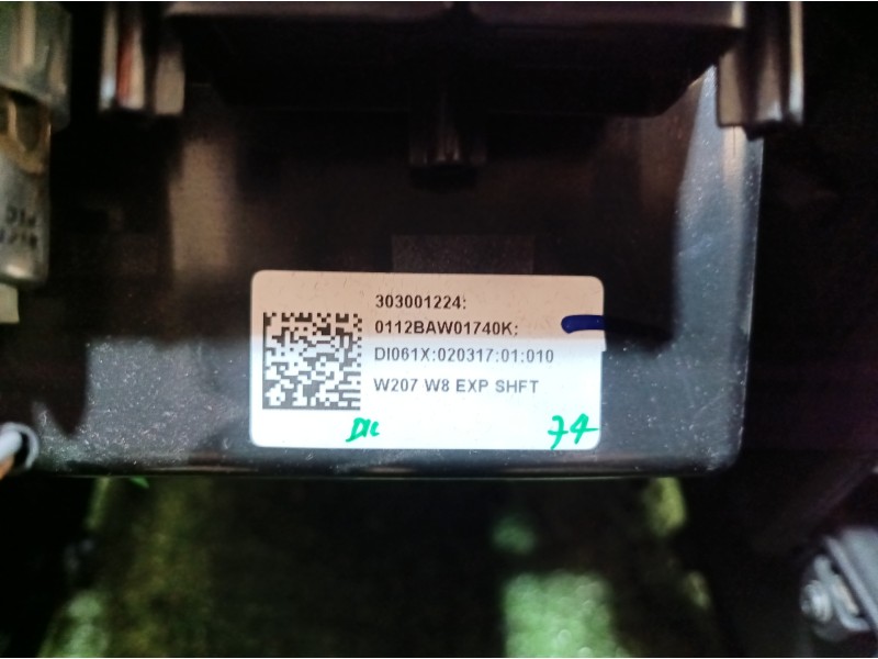 Recambio de consola central tras. para mahindra xuv 500 xuv 500 fwd w6 referencia OEM IAM 303001224 0112BAW00620K 304103302