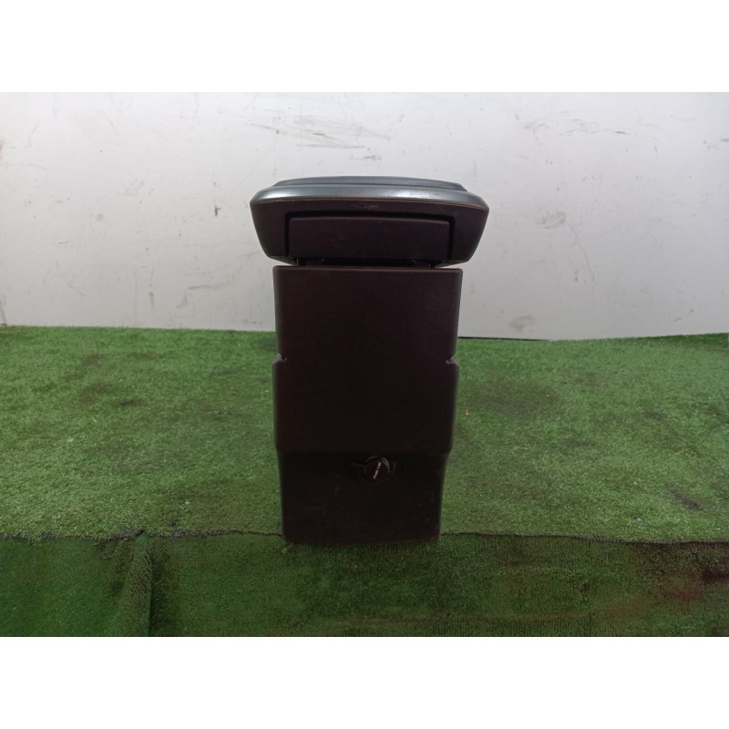 Recambio de consola central tras. para mahindra xuv 500 xuv 500 fwd w6 referencia OEM IAM 303001224 0112BAW00620K 304103302
