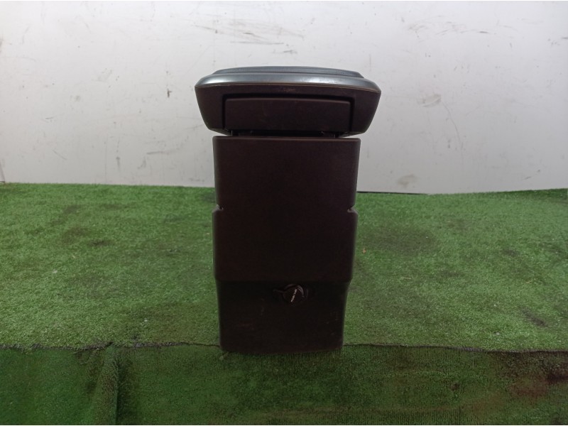 Recambio de consola central tras. para mahindra xuv 500 xuv 500 fwd w6 referencia OEM IAM 303001224 0112BAW00620K 304103302