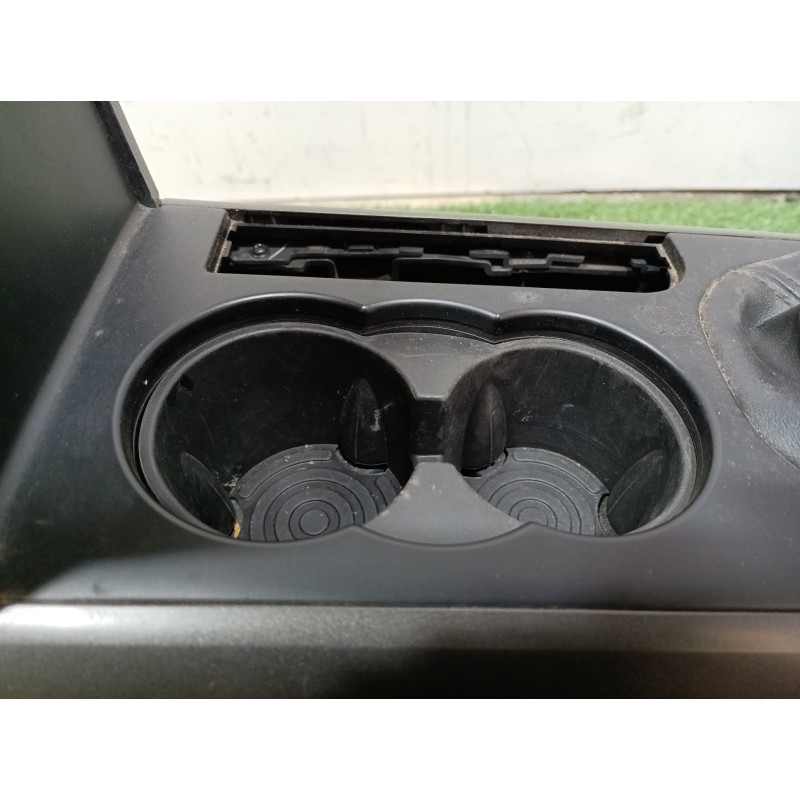 Recambio de consola central tras. para mahindra xuv 500 xuv 500 fwd w6 referencia OEM IAM 303001224 0112BAW00620K 304103302