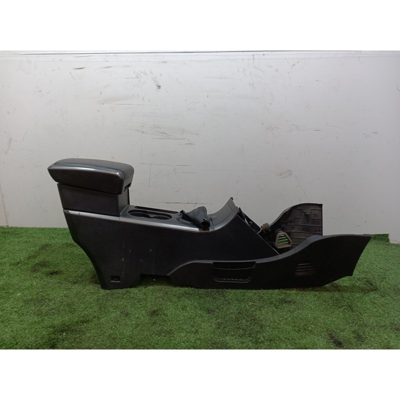 Recambio de consola central tras. para mahindra xuv 500 xuv 500 fwd w6 referencia OEM IAM 303001224 0112BAW00620K 304103302