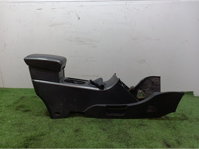 Recambio de consola central tras. para mahindra xuv 500 xuv 500 fwd w6 referencia OEM IAM 303001224 0112BAW00620K 304103302