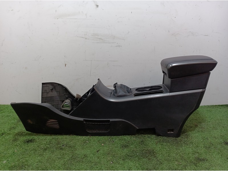 Recambio de consola central tras. para mahindra xuv 500 xuv 500 fwd w6 referencia OEM IAM 303001224 0112BAW00620K 304103302