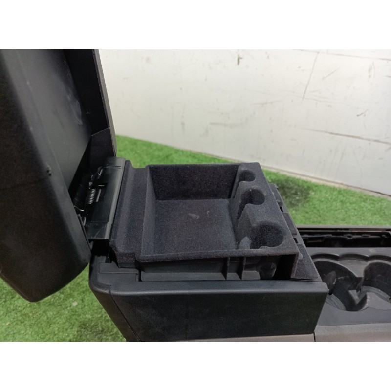 Recambio de consola central tras. para mahindra xuv 500 xuv 500 fwd w6 referencia OEM IAM 303001224 0112BAW00620K 304103302