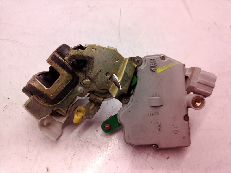 Recambio de cerradura puerta trasera derecha para nissan terrano/terrano.ii (r20) elegance referencia OEM IAM 825020F615  