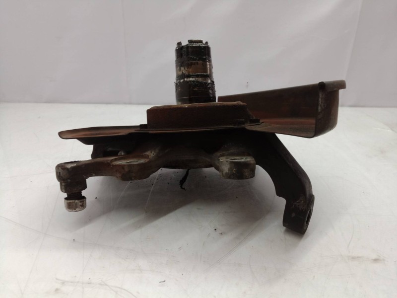 Recambio de mangueta delantera izquierda para nissan terrano/terrano.ii (r20) elegance referencia OEM IAM   