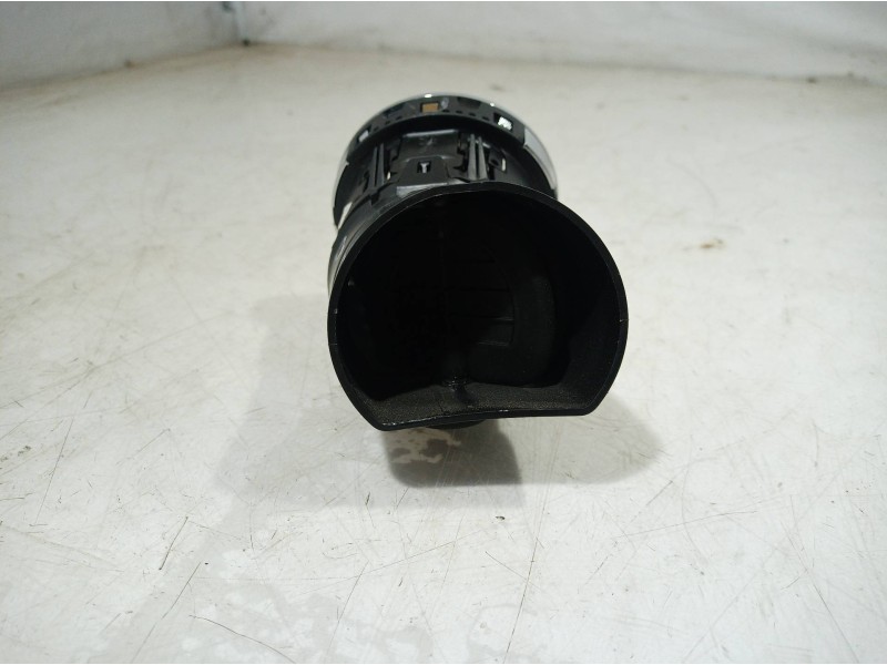 Recambio de rejilla aireadora para peugeot 5008 active referencia OEM IAM Y05201 Y05201 Y05201