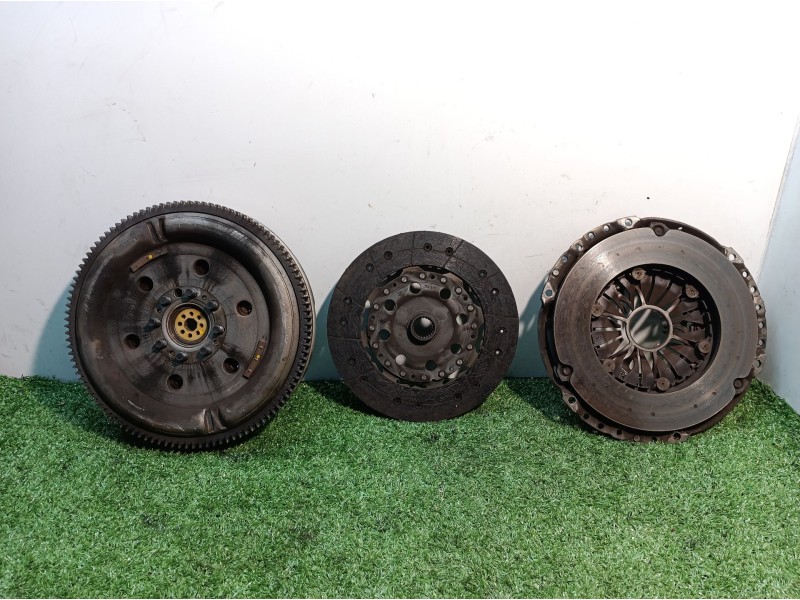 Recambio de kit embrague para kia cee´d emotion referencia OEM IAM 4110024720 4110024720 232002740