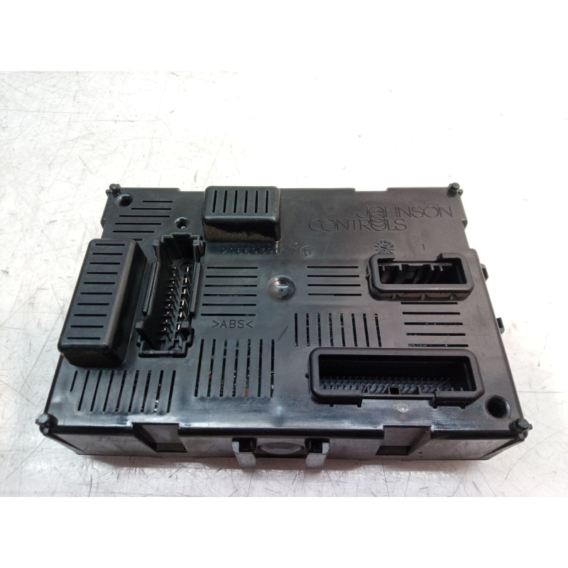 Recambio de caja reles / fusibles para renault clio iii authentique referencia OEM IAM 8201054128 8201054128 8201054128