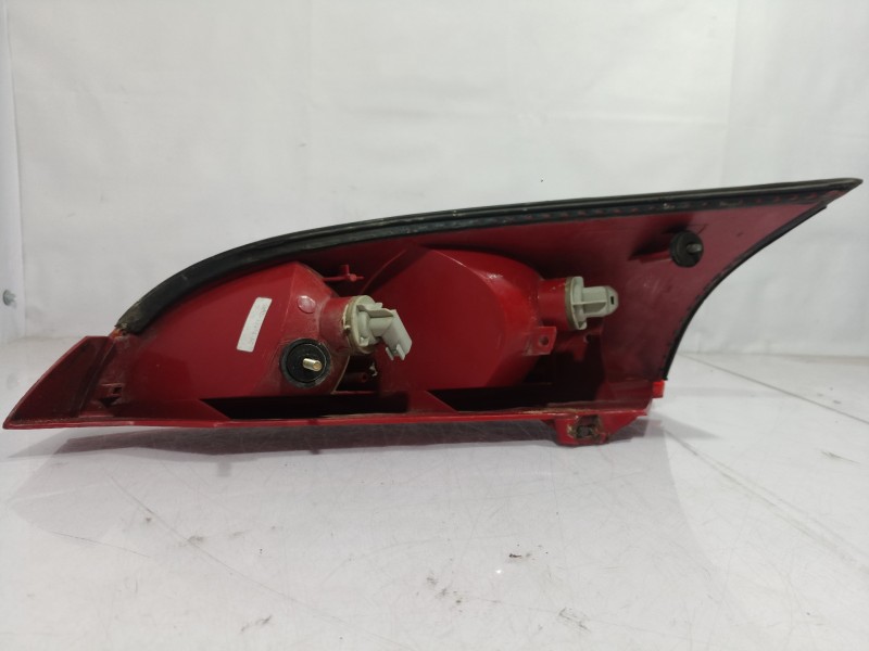 Recambio de piloto trasero derecho para ford focus berlina (cak) ambiente referencia OEM IAM 1M5113A602BA  