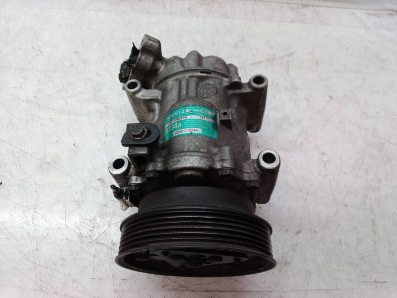 Recambio de compresor aire acondicionado para nissan kubistar (x76) referencia OEM IAM 8200315744 8200315744 8200315744