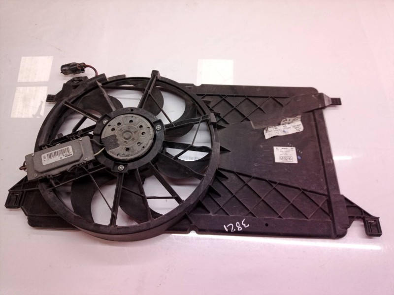 Recambio de electroventilador para ford focus berlina (cap) trend referencia OEM IAM 3M5H8C607RD 0130303930 1137328148