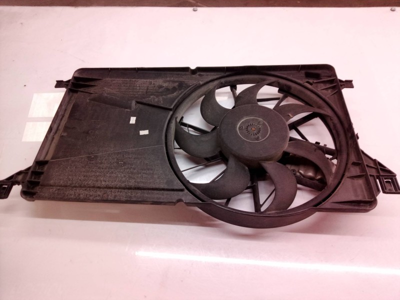 Recambio de electroventilador para ford focus berlina (cap) trend referencia OEM IAM 3M5H8C607RD 0130303930 1137328148