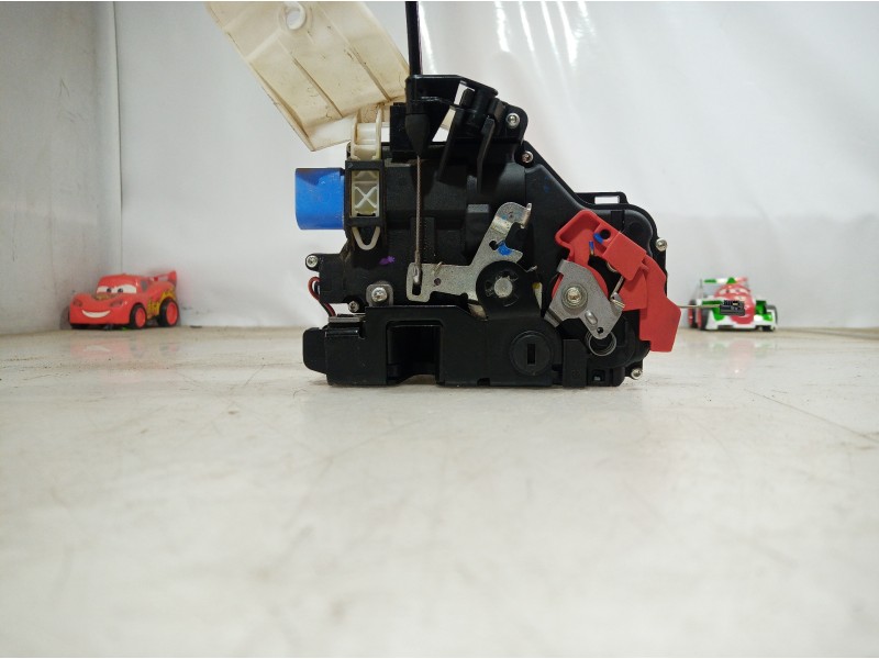 Recambio de cerradura puerta trasera derecha para volkswagen golf v variant (1k5) advance referencia OEM IAM 7L0839016D 7L083901