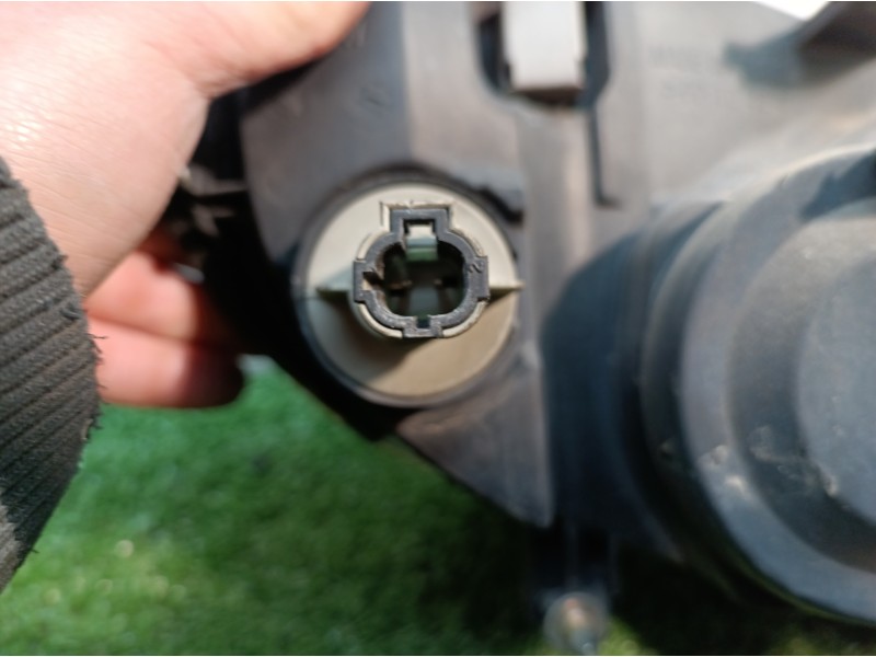 Recambio de faro izquierdo para nissan primera berlina (p11) comfort referencia OEM IAM 89003046 89003046 73772466