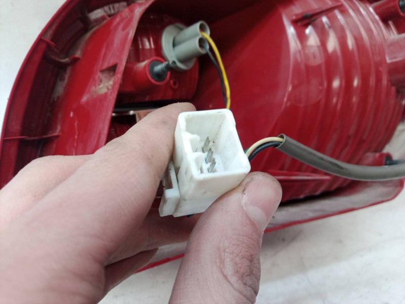 Recambio de piloto trasero izquierdo para kia rio 1.5 crdi ex2 referencia OEM IAM   