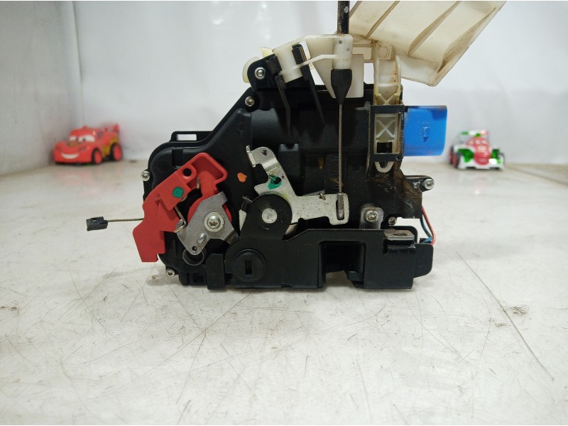 Recambio de cerradura puerta trasera izquierda para volkswagen golf v variant (1k5) advance referencia OEM IAM 7L0839015 7L08390