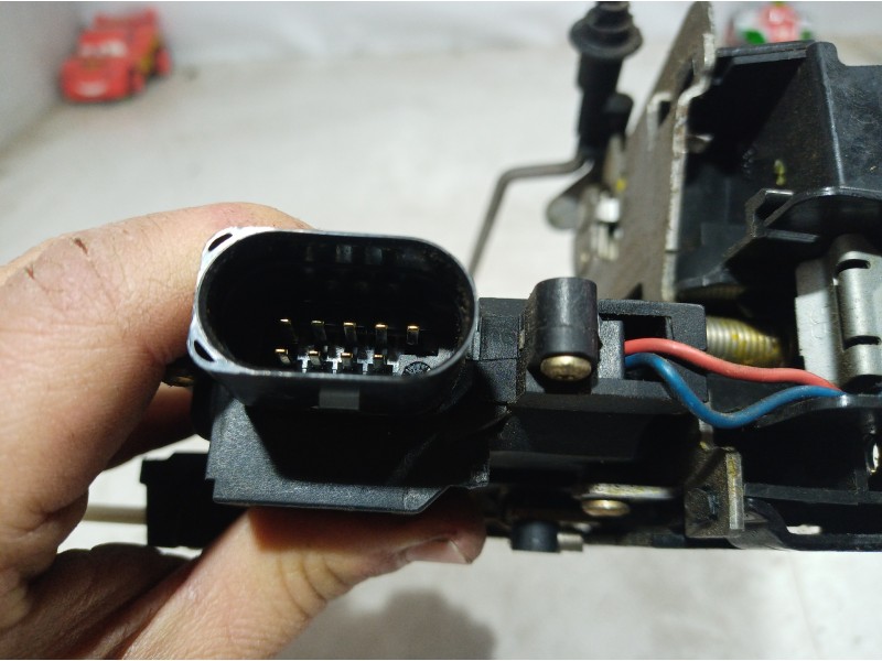 Recambio de cerradura puerta delantera izquierda para audi a4 avant (8e) 1.9 tdi (96kw) referencia OEM IAM   