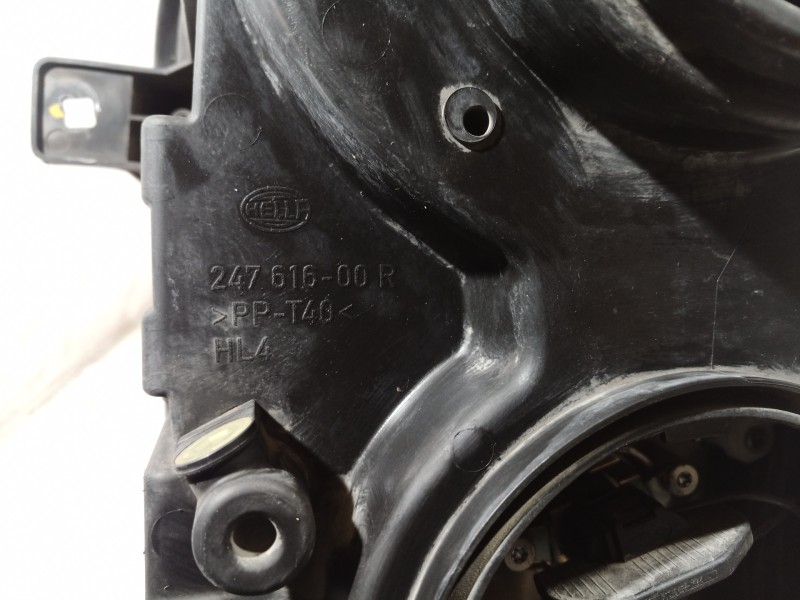 Recambio de faro derecho para volkswagen crafter caja cerrada 2.0 tdi referencia OEM IAM 24761600R 24761600R 24761600R