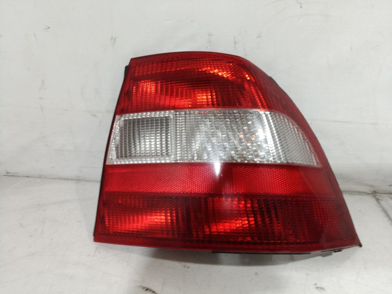 Recambio de piloto trasero derecho para opel vectra b berlina gl (1999) referencia OEM IAM 37360751 37360751 37360751