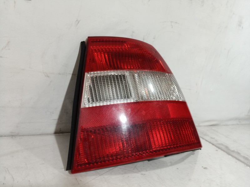 Recambio de piloto trasero derecho para opel vectra b berlina gl (1999) referencia OEM IAM 37360751 37360751 37360751