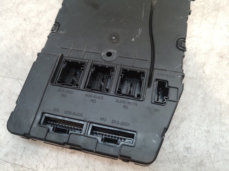 Recambio de caja reles / fusibles para renault scenic ii grand exception referencia OEM IAM 8200309690 8200309690 S118400220D