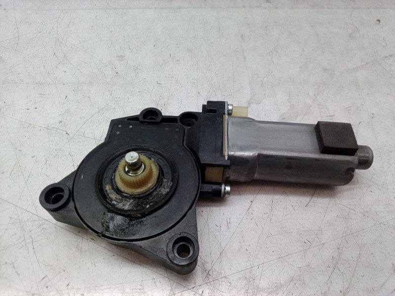 Recambio de motor elevalunas delantero derecho para kia carens (un) referencia OEM IAM    Recambio de motor elevalunas delantero derecho para kia carens (un) referencia OEM IAM